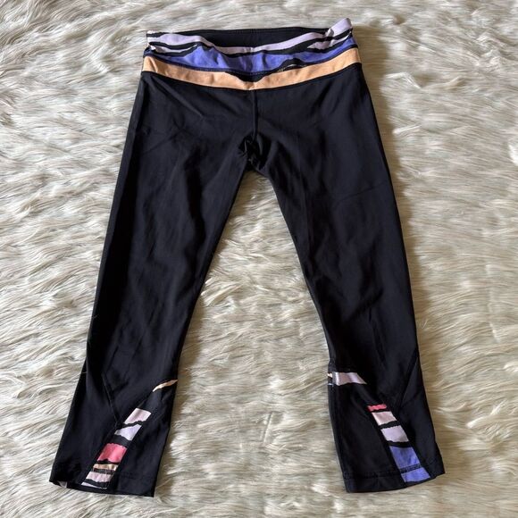 Lululemon Run: Inspire Crop II in Black/Bleacher Stripe Black Iris Flower - Picture 4 of 8